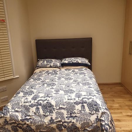 London Luxury Apartments 4 Min Walk From Ilford Station, With Free Parking Free Wifi Eksteriør billede