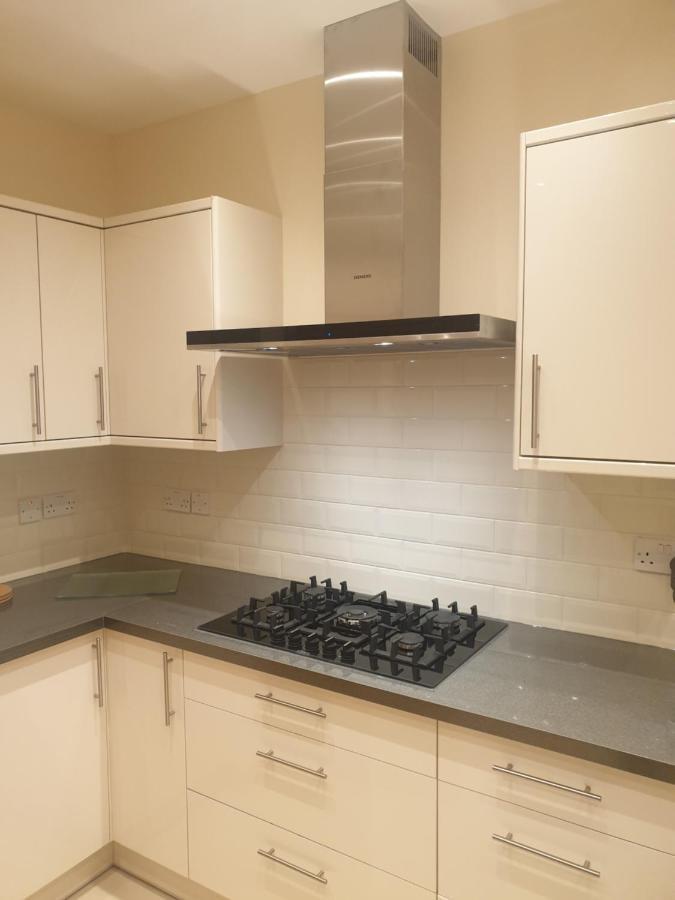 London Luxury Apartments 4 Min Walk From Ilford Station, With Free Parking Free Wifi Eksteriør billede