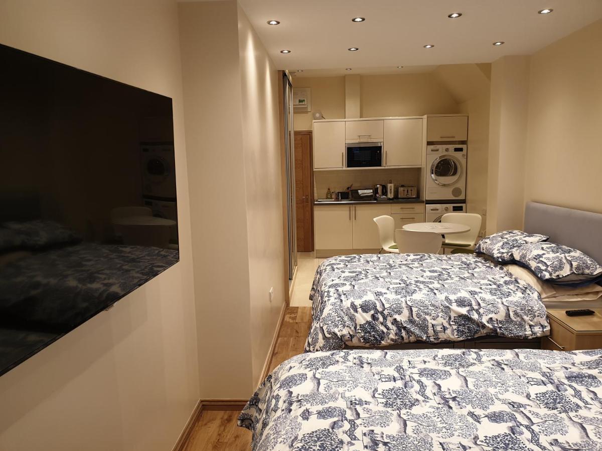 London Luxury Apartments 4 Min Walk From Ilford Station, With Free Parking Free Wifi Eksteriør billede