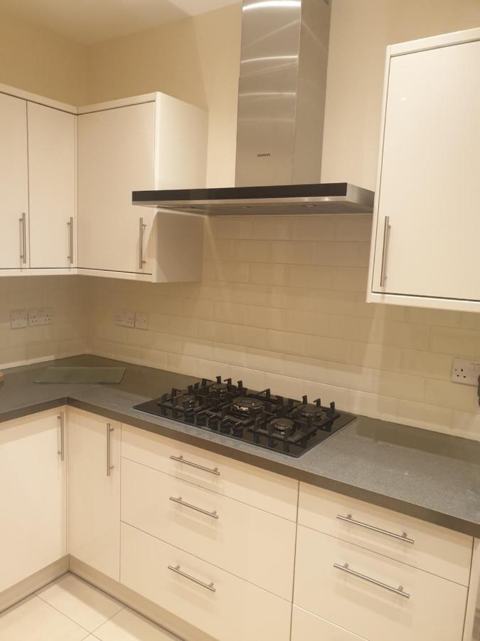 London Luxury Apartments 4 Min Walk From Ilford Station, With Free Parking Free Wifi Eksteriør billede