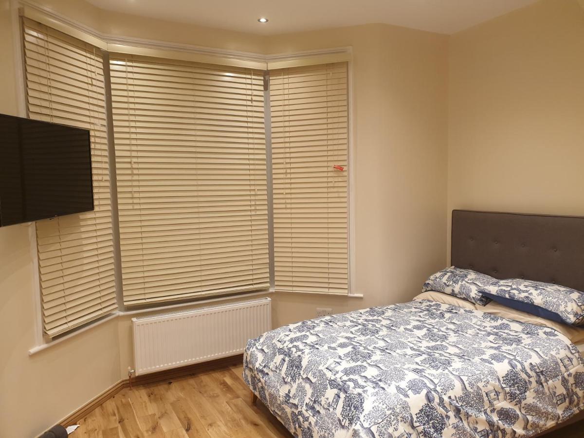 London Luxury Apartments 4 Min Walk From Ilford Station, With Free Parking Free Wifi Eksteriør billede