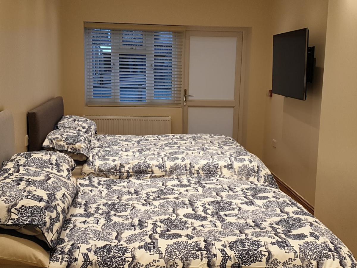 London Luxury Apartments 4 Min Walk From Ilford Station, With Free Parking Free Wifi Eksteriør billede