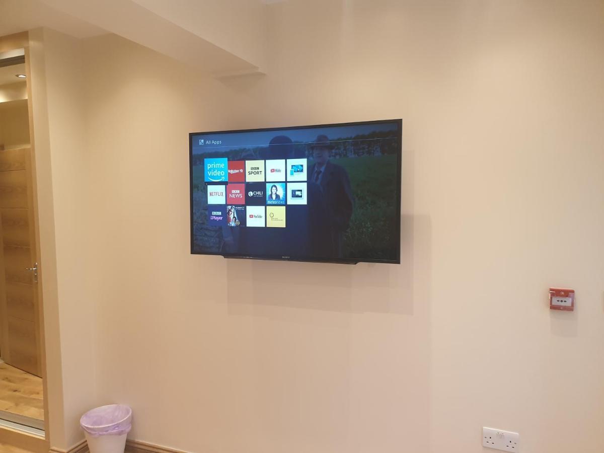 London Luxury Apartments 4 Min Walk From Ilford Station, With Free Parking Free Wifi Eksteriør billede