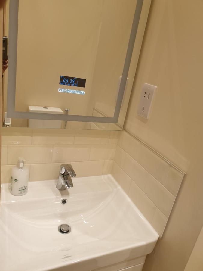 London Luxury Apartments 4 Min Walk From Ilford Station, With Free Parking Free Wifi Eksteriør billede