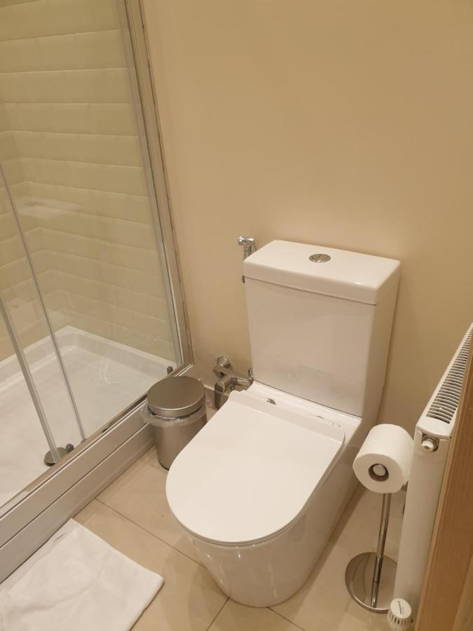London Luxury Apartments 4 Min Walk From Ilford Station, With Free Parking Free Wifi Eksteriør billede