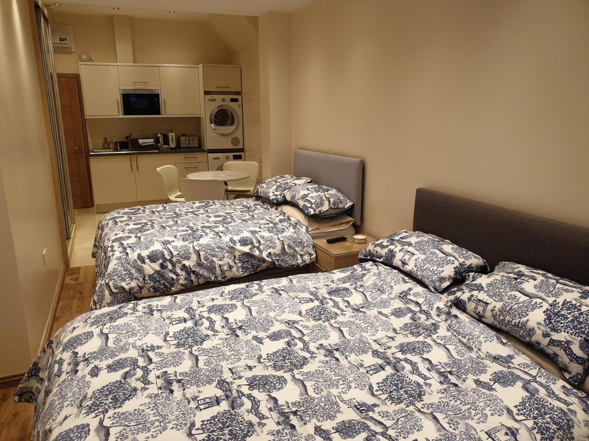 London Luxury Apartments 4 Min Walk From Ilford Station, With Free Parking Free Wifi Eksteriør billede
