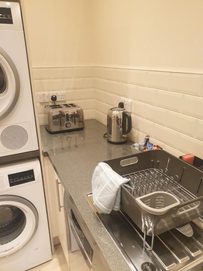 London Luxury Apartments 4 Min Walk From Ilford Station, With Free Parking Free Wifi Eksteriør billede