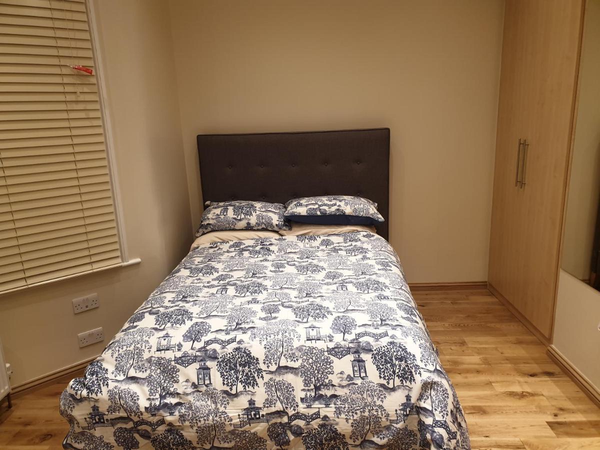 London Luxury Apartments 4 Min Walk From Ilford Station, With Free Parking Free Wifi Eksteriør billede