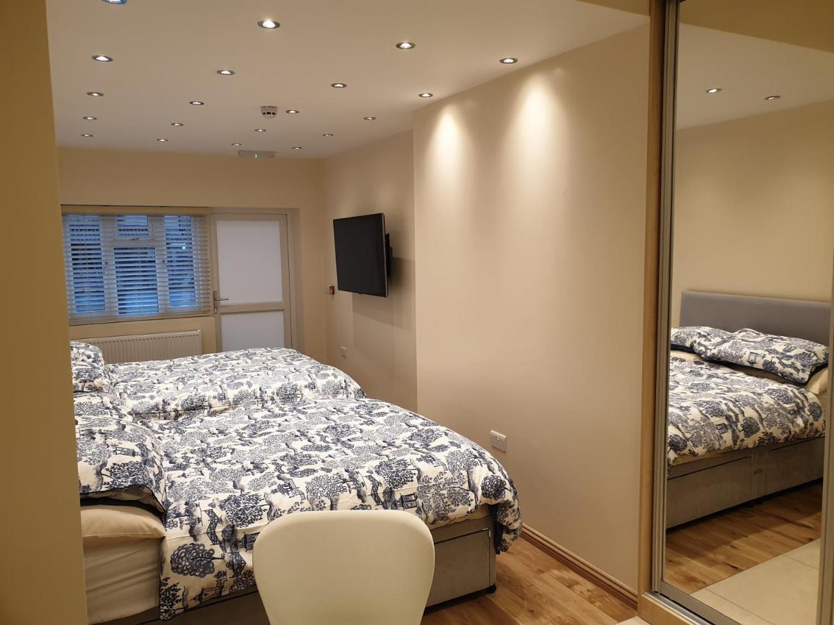 London Luxury Apartments 4 Min Walk From Ilford Station, With Free Parking Free Wifi Eksteriør billede