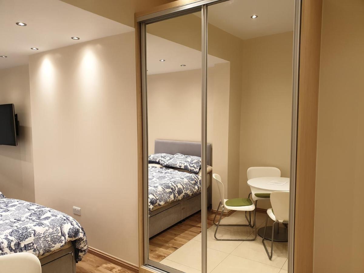 London Luxury Apartments 4 Min Walk From Ilford Station, With Free Parking Free Wifi Eksteriør billede