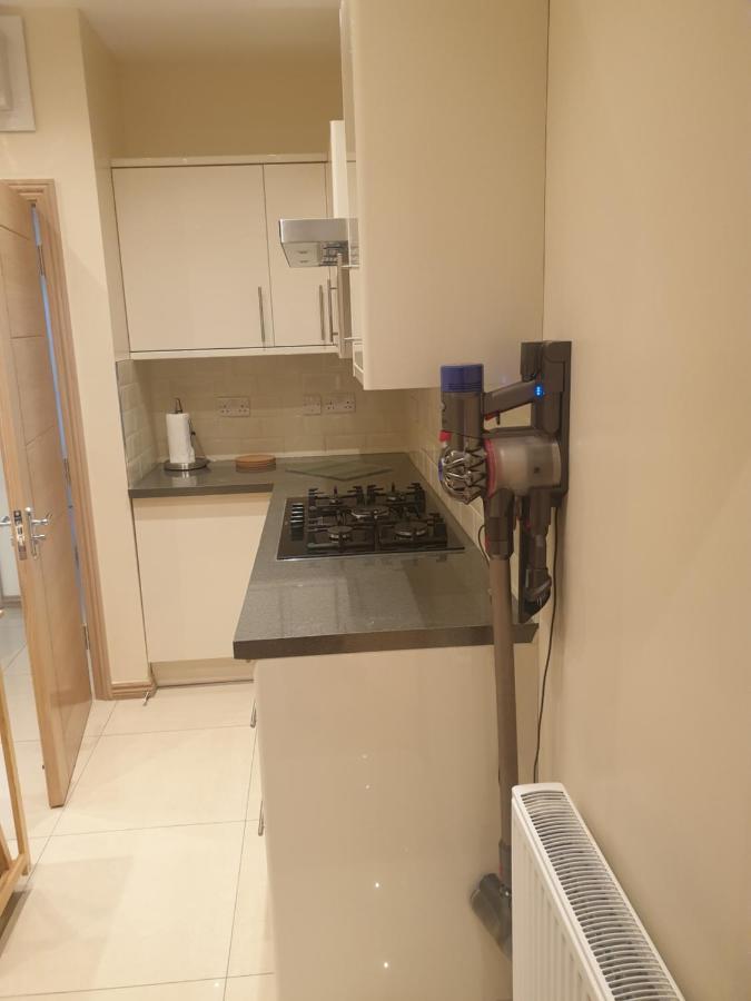 London Luxury Apartments 4 Min Walk From Ilford Station, With Free Parking Free Wifi Eksteriør billede