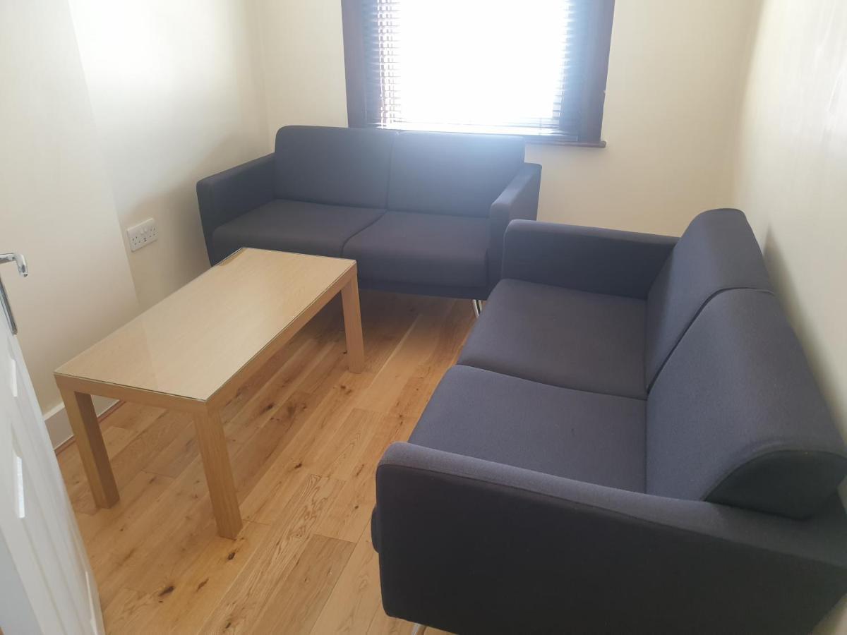 London Luxury Apartments 4 Min Walk From Ilford Station, With Free Parking Free Wifi Eksteriør billede